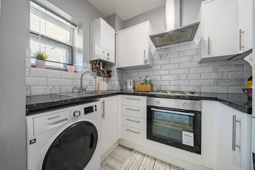 Property photo 2 of 21 Kitchen