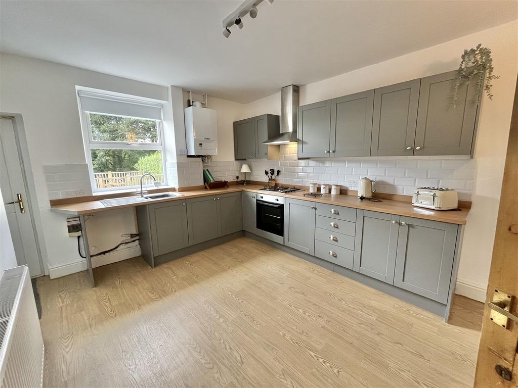 Property photo 2 of 14 Dining Kitchen