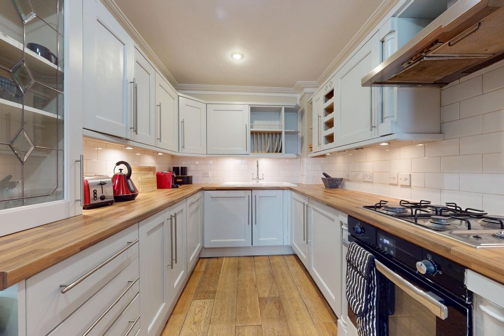 Property photo 3 of 30