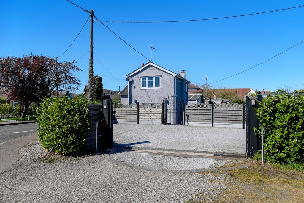 Property photo 2 of 25