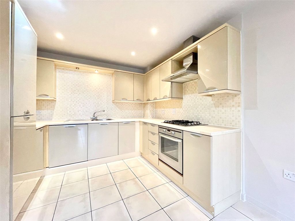 Property photo 3 of 8 Kitchen