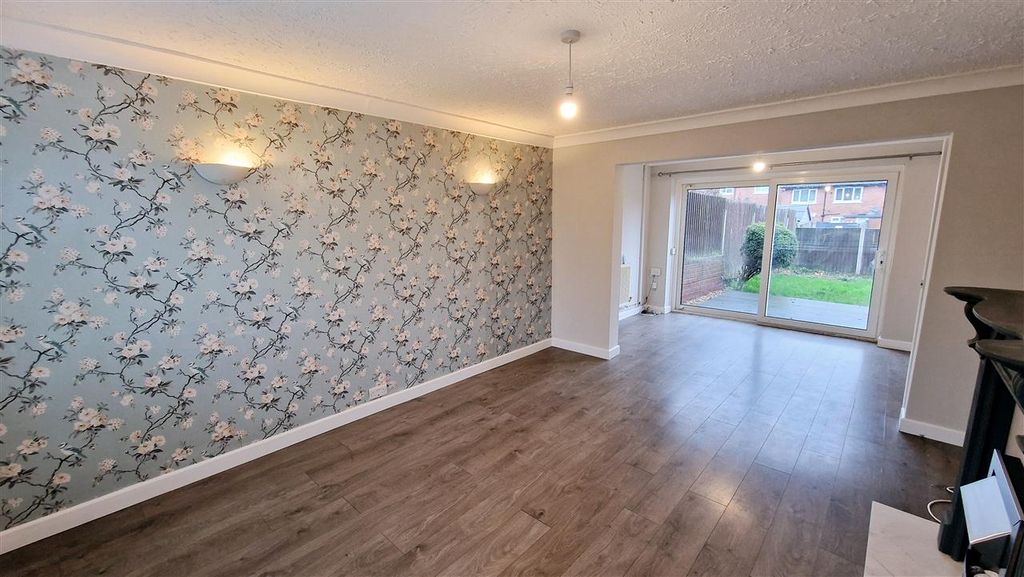 Property photo 2 of 19 Lounge