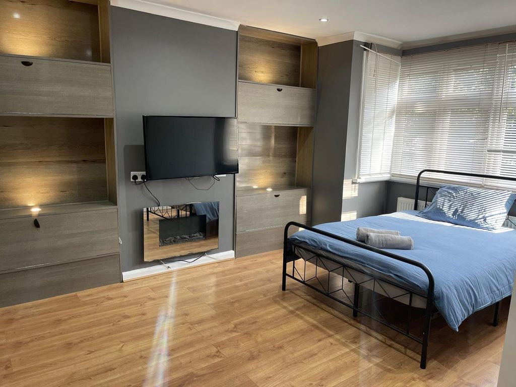 Property photo 1 of 30