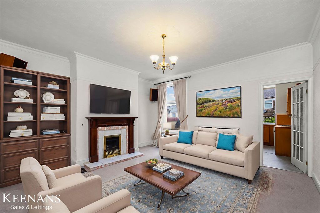 Property photo 1 of 28 Dsc05502 - Living Room - Standard - 5.Jpg