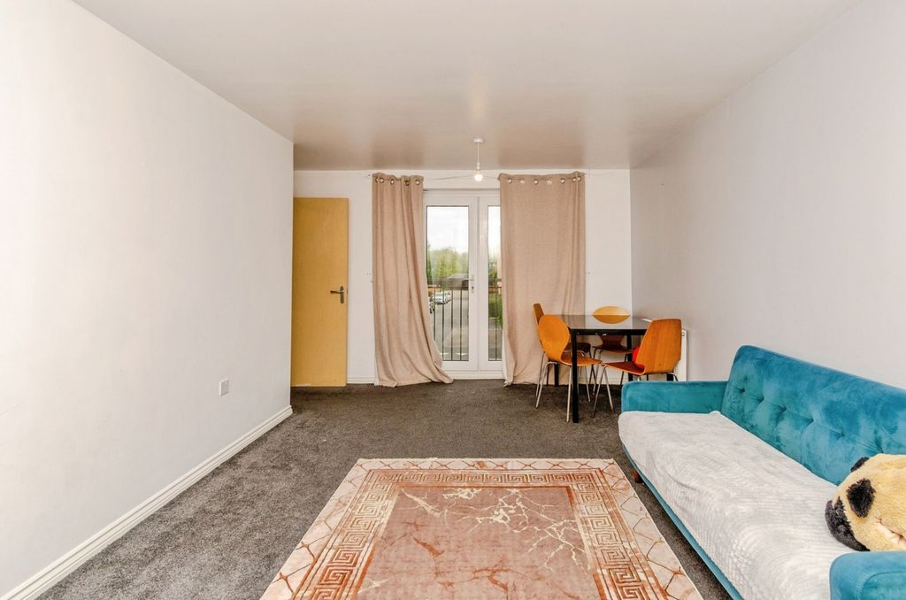 Property photo 2 of 17 Photo