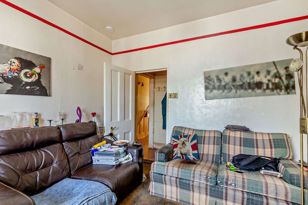 Property photo 2 of 20