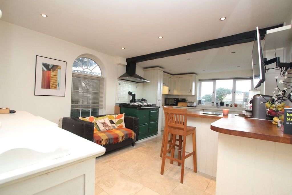 Property photo 3 of 30 Kitchen/Breakfast Room