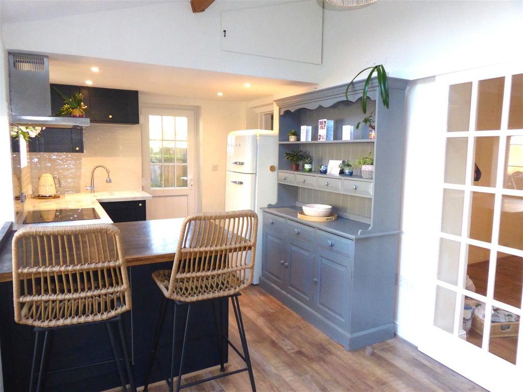 Property photo 2 of 17 Kitchen 2.Jpg