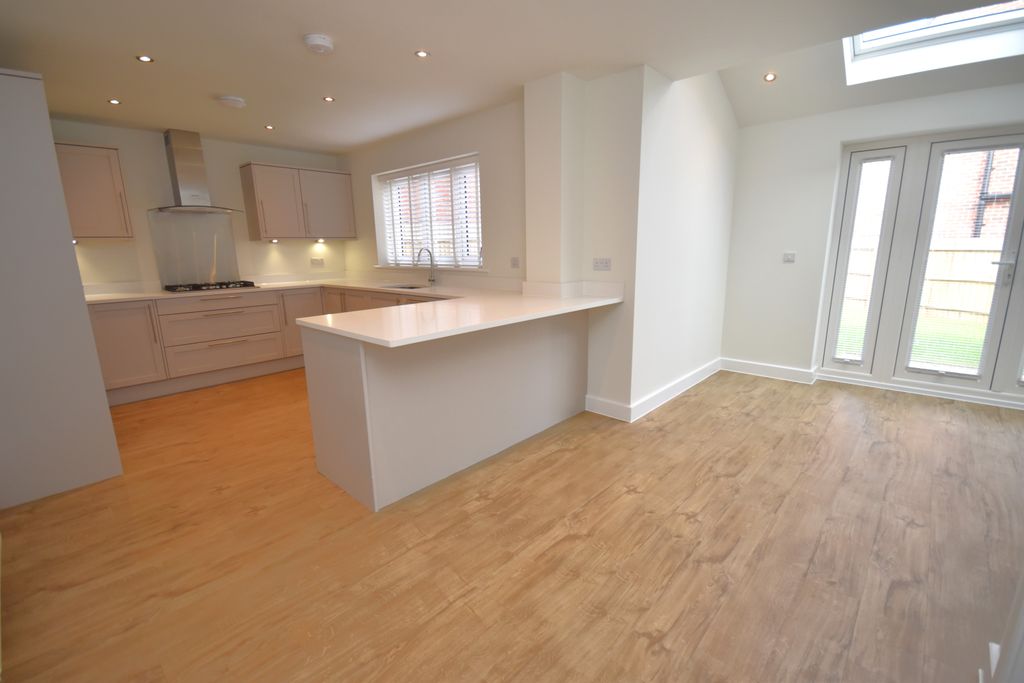 Property photo 2 of 28 Kitchen/Diner