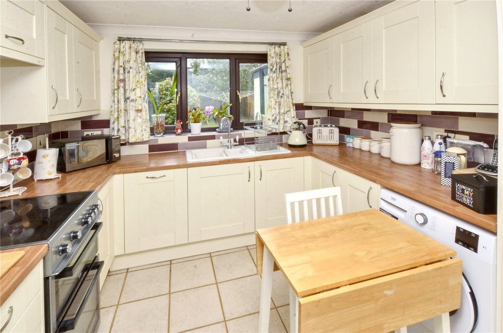 Property photo 3 of 18 Kitchen/Breakfast Rm