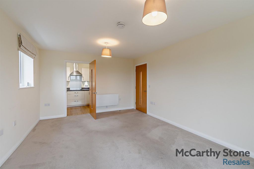 Property photo 3 of 55 8660859-Interior16-800.Jpg