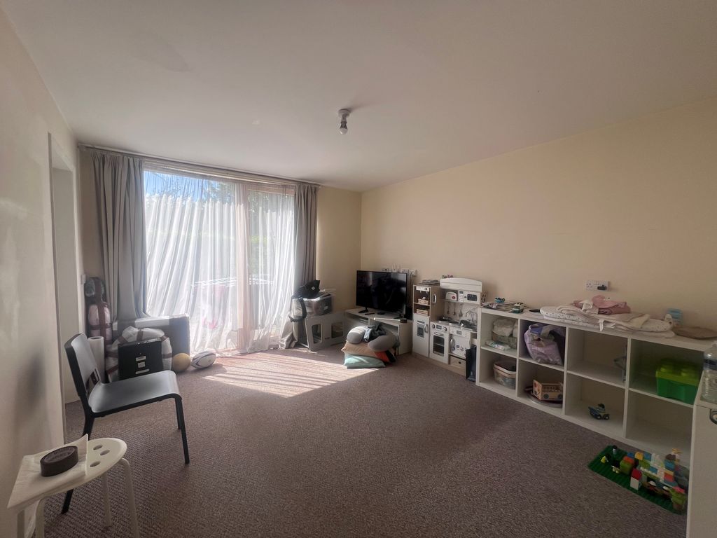 Property photo 2 of 10 Living Room