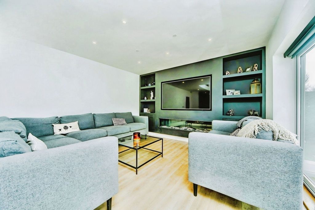 Property photo 3 of 29