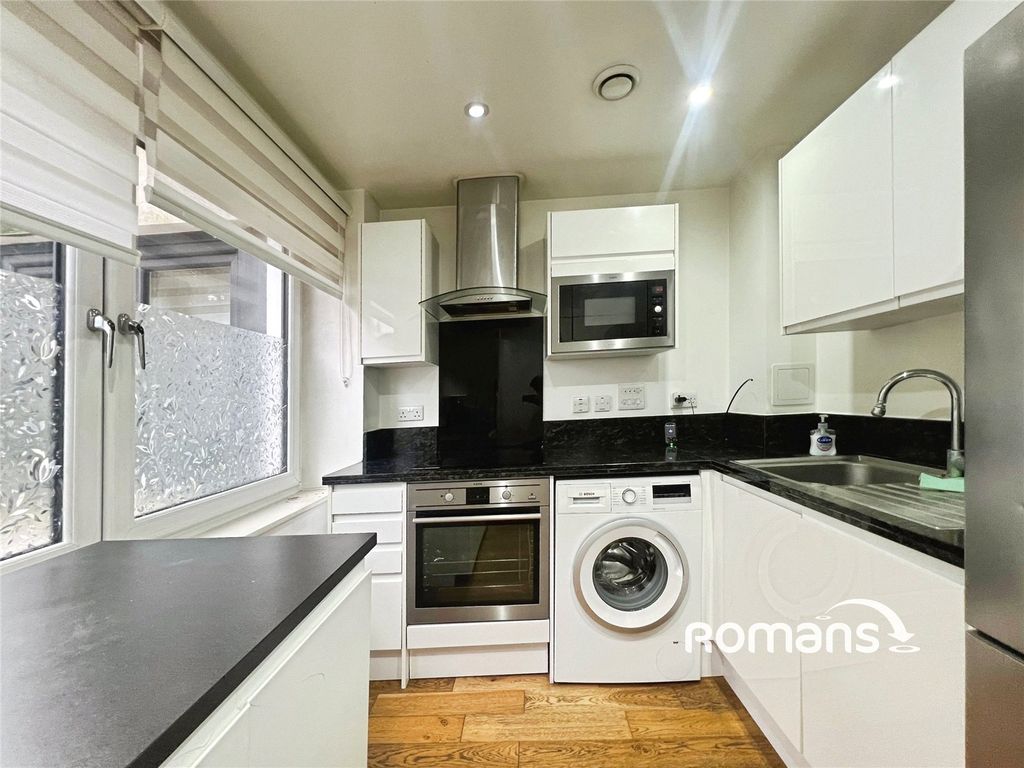 Property photo 2 of 8 Picture No. 10