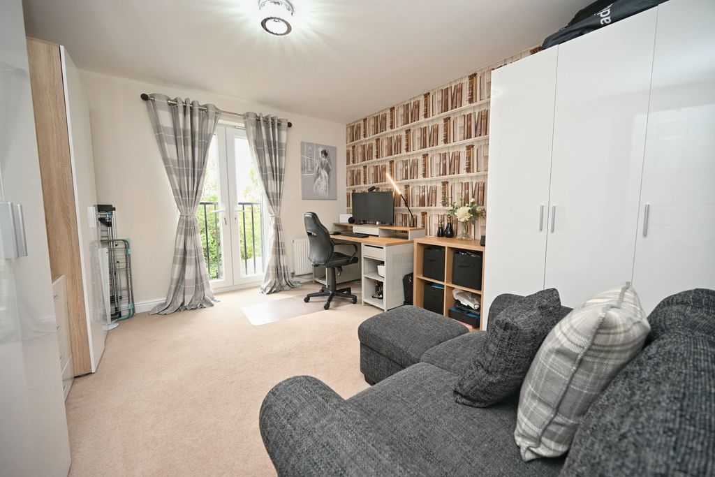 Property photo 3 of 24