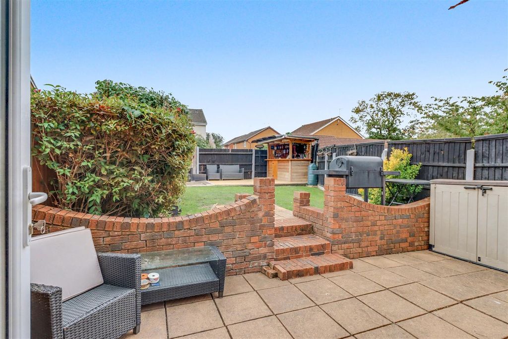 Property photo 3 of 13 9 Heybridge Drive-9.Jpg