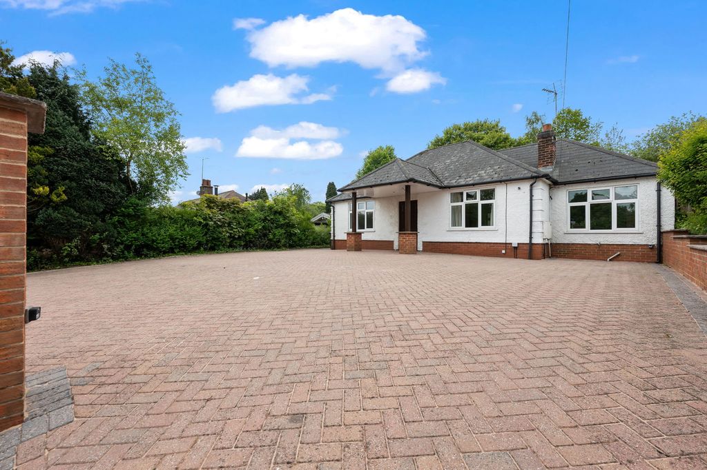 Property photo 1 of 32