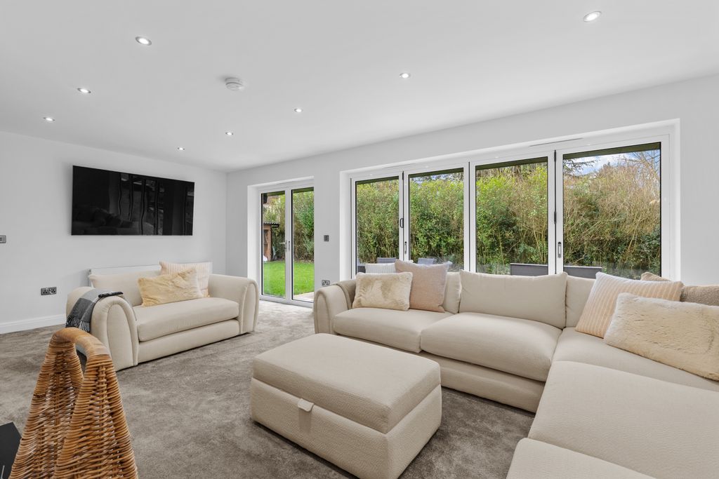 Property photo 3 of 34