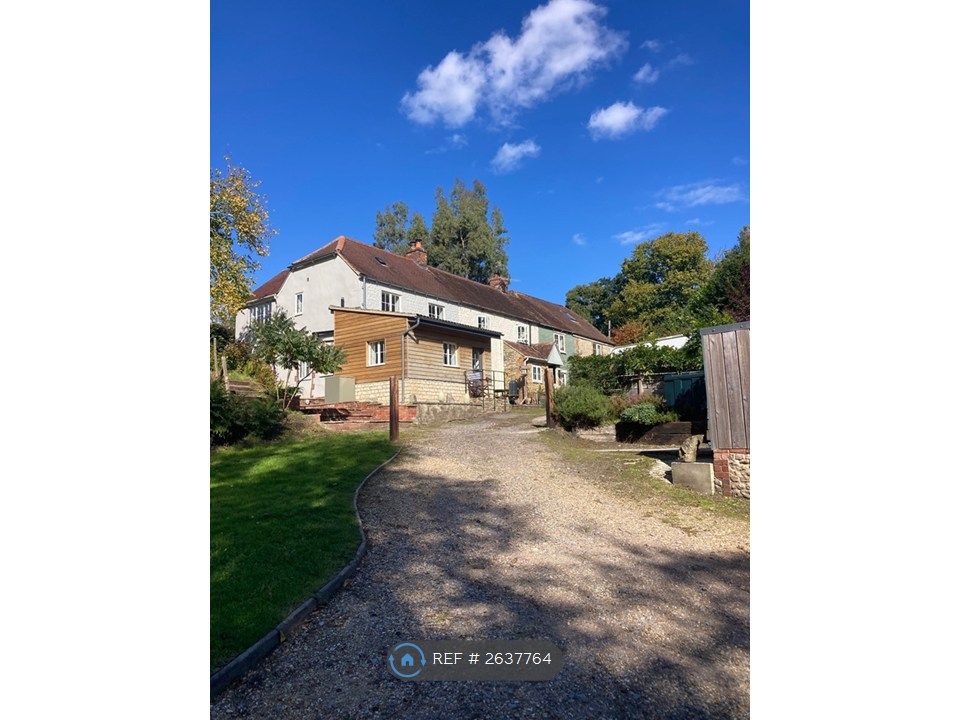 Property photo 2 of 20 Front Driveway