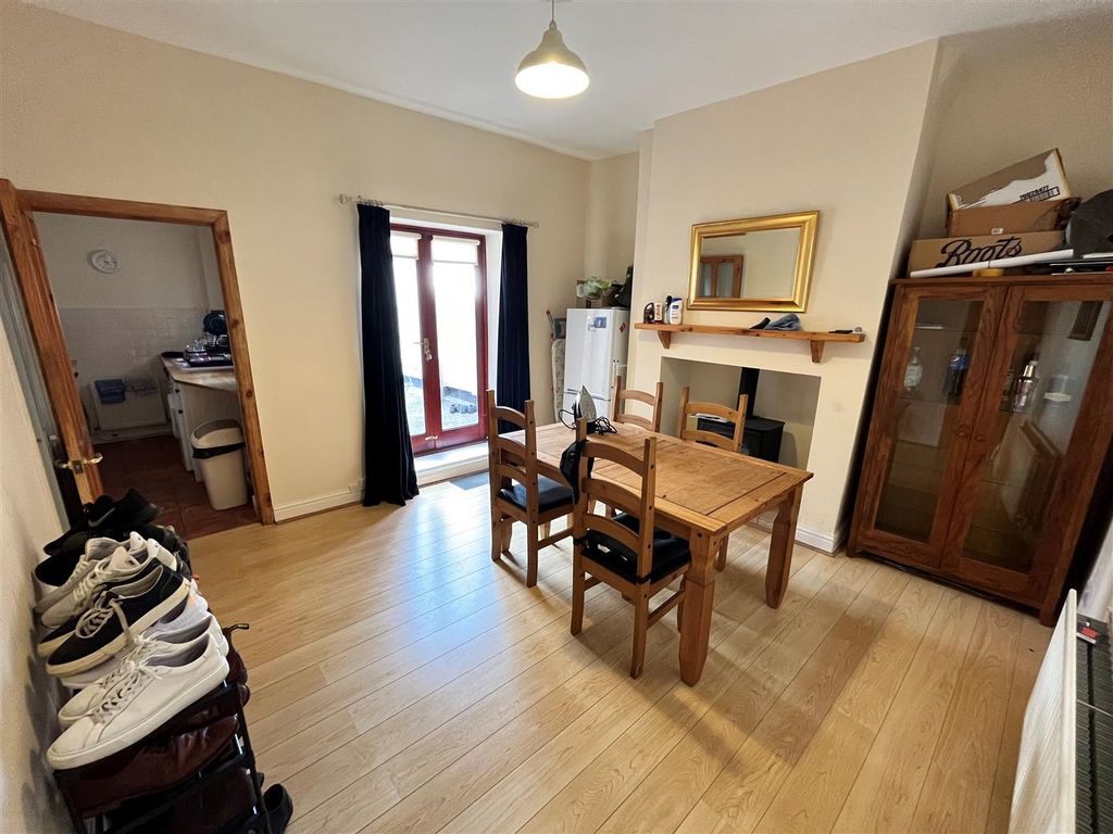 Property photo 2 of 10 16.Jpg