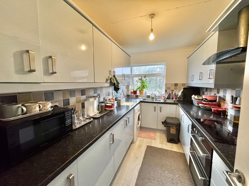 Property photo 2 of 6 Kitchen