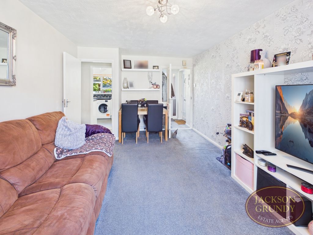 Property photo 3 of 9 Chiltern Way