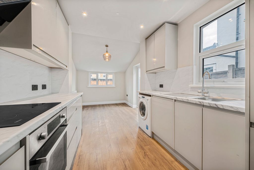 Property photo 3 of 27 Kitchen/Dining