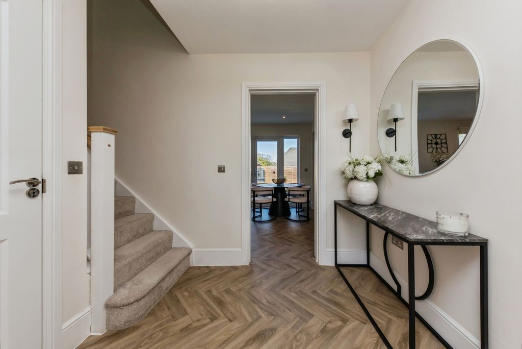 Property photo 2 of 21 Pbox-Img.Jpg