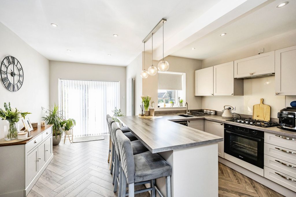 Property photo 3 of 20 Family Kitchen