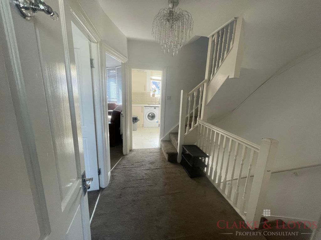 Property photo 1 of 28 Beautiful 4 Bed Terraced House For Sale In Ig3