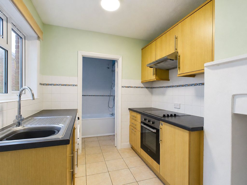Property photo 2 of 9 Kitchen