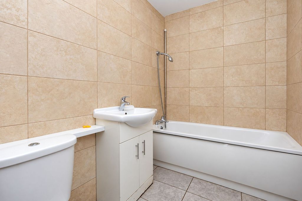 Property photo 3 of 8 Bathroom