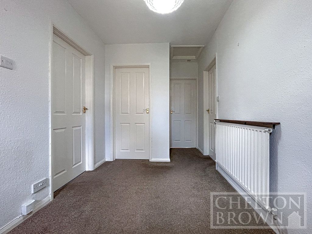 Property photo 2 of 47 Entrance Hall