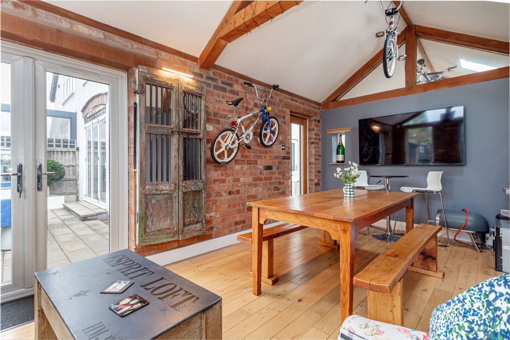 Property photo 3 of 27