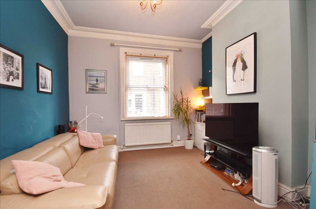 Property photo 2 of 11 Lounge