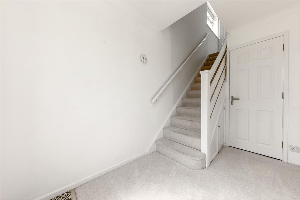 Property photo 2 of 14 Entrance Hall