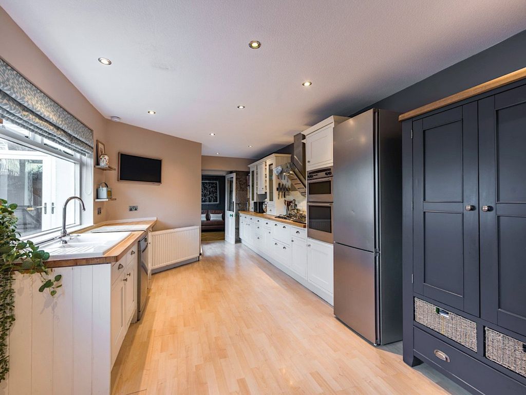 Property photo 3 of 13 Kitchen