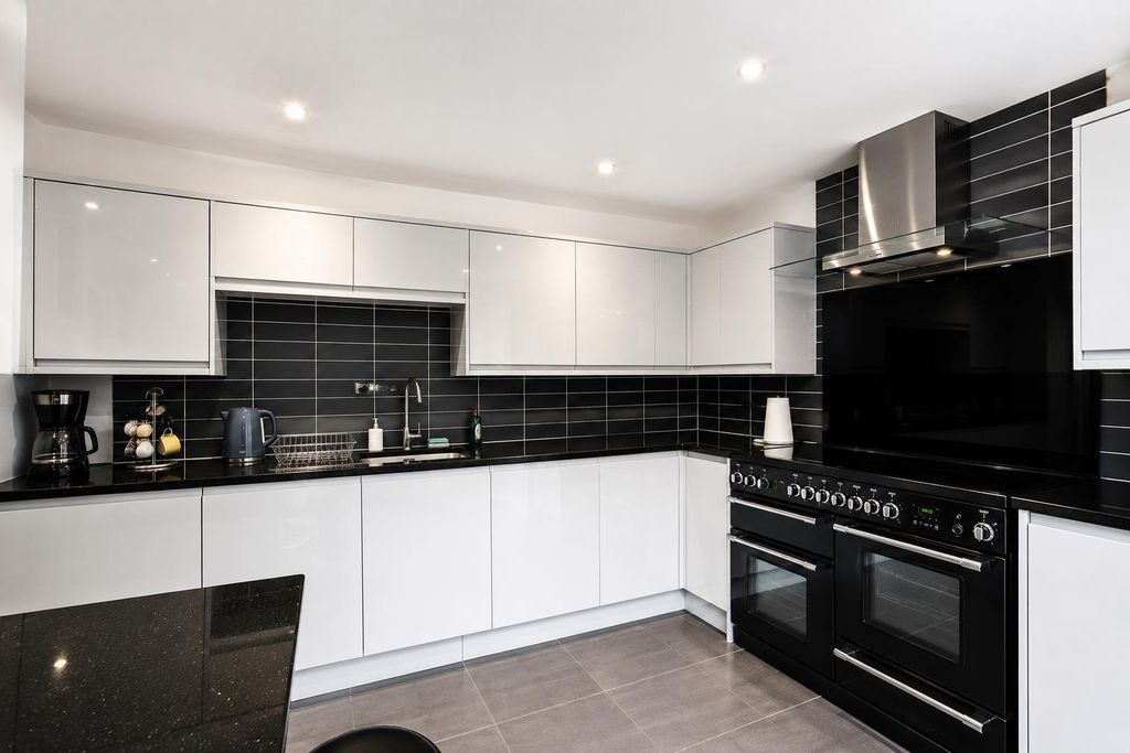 Property photo 2 of 11 Kitchen.Png