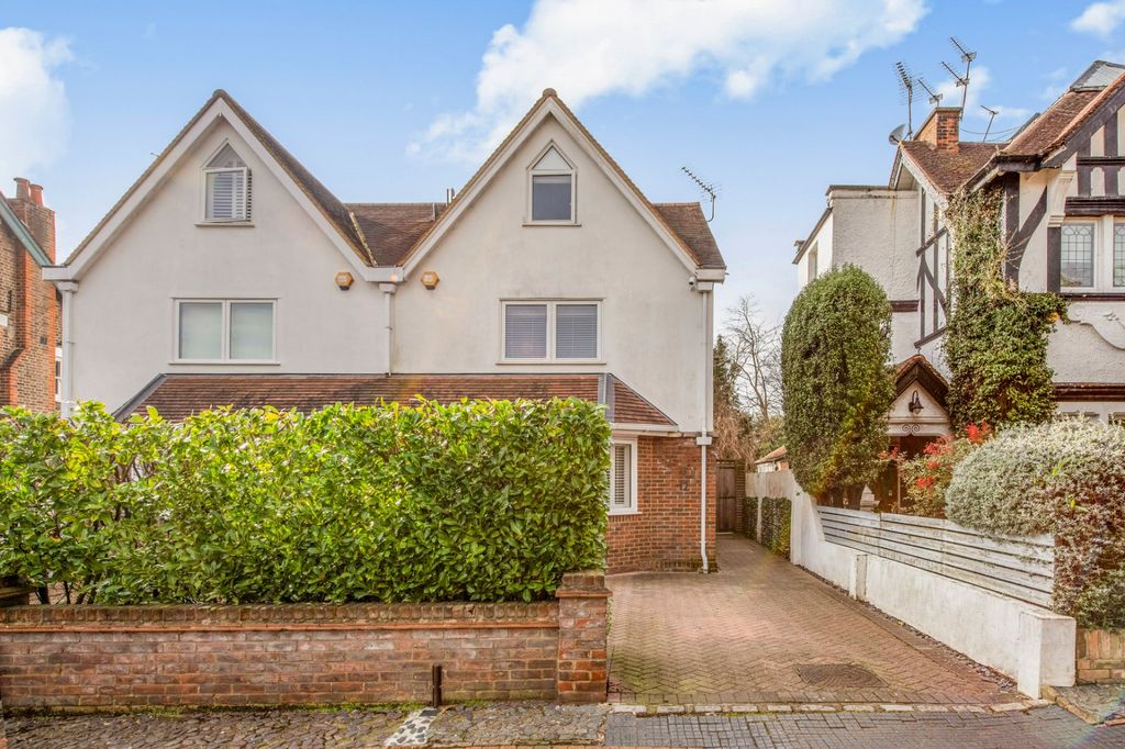 Property photo 2 of 27