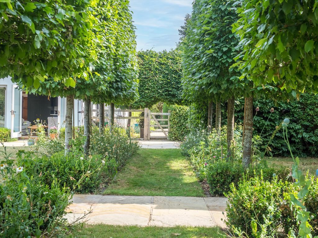 Property photo 3 of 39 Image