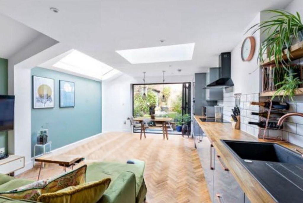 Property photo 1 of 9