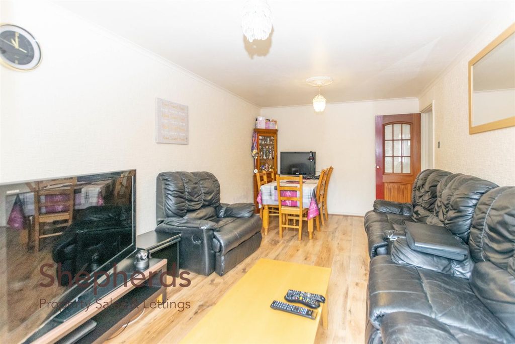 Property photo 3 of 18