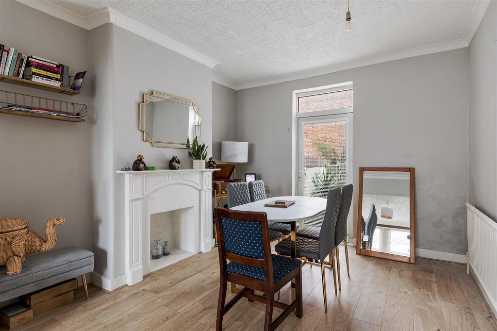 Property photo 3 of 15 Macdonald Road E17