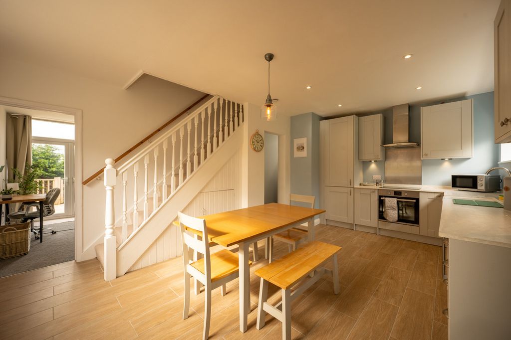 Property photo 2 of 25