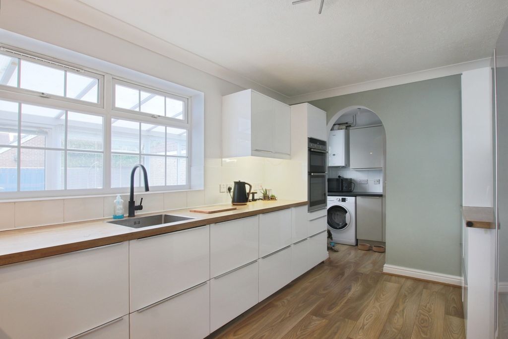 Property photo 2 of 18 4321883