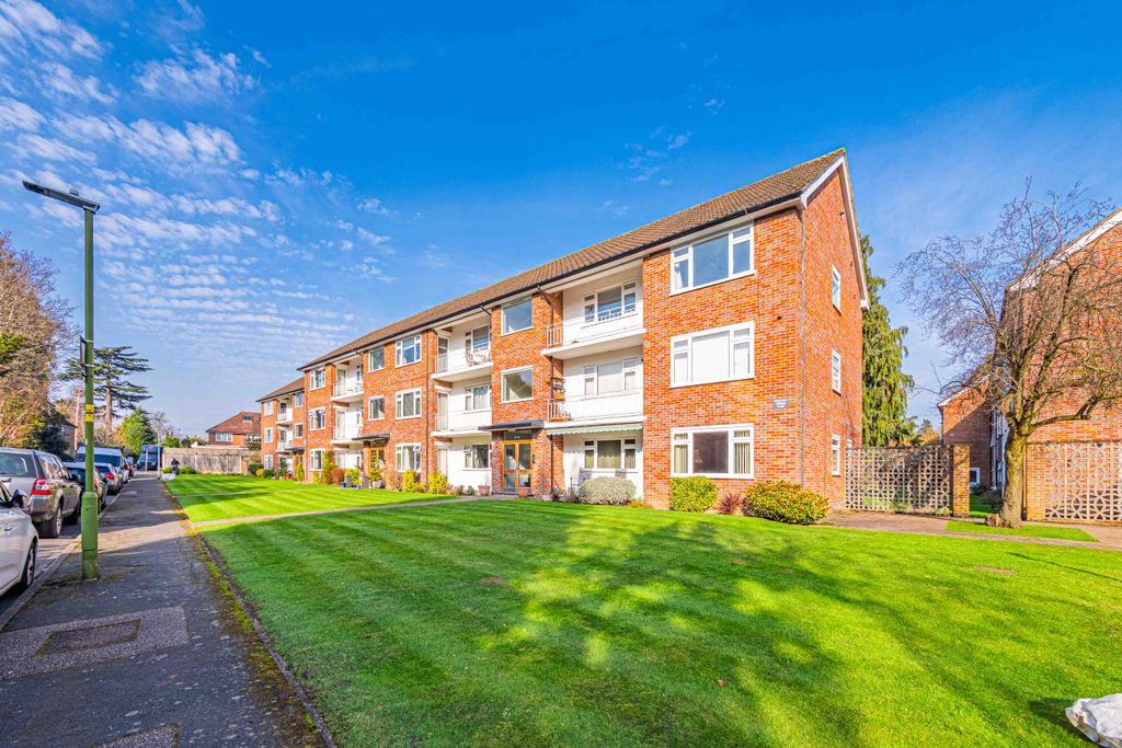 Property photo 1 of 11 24 Herga Court Exter
