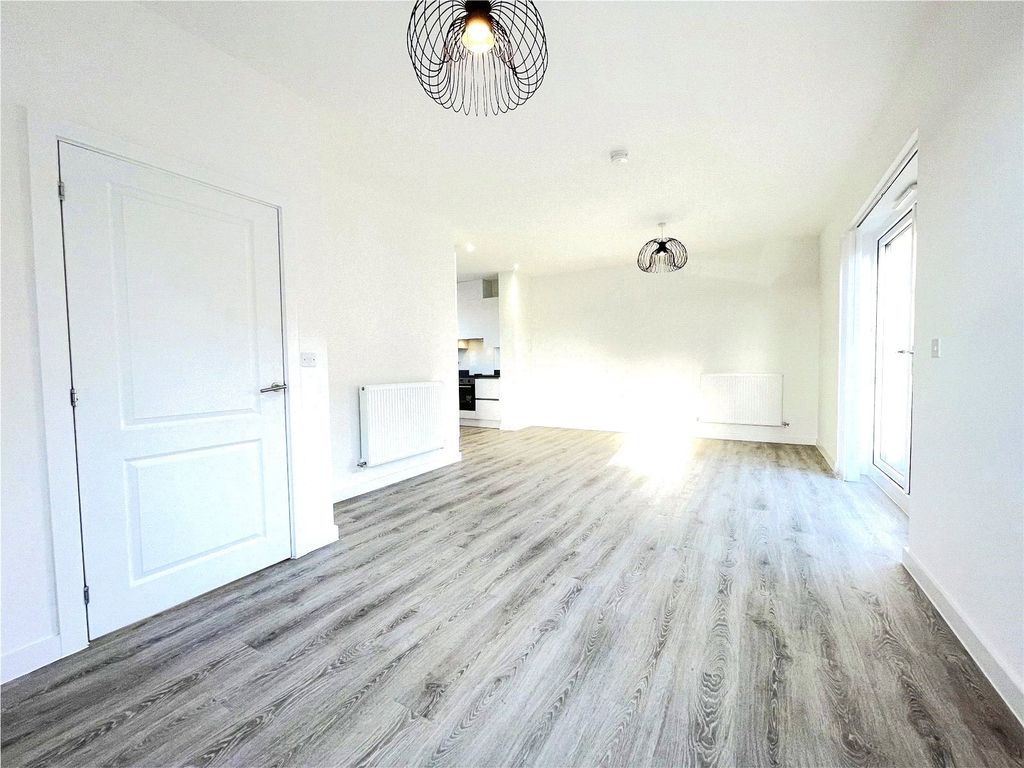 Property photo 2 of 13 Picture No. 18