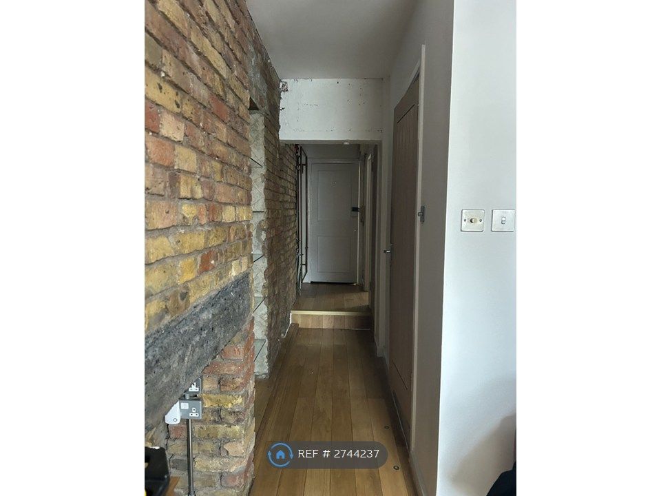 Property photo 3 of 34 Hallway