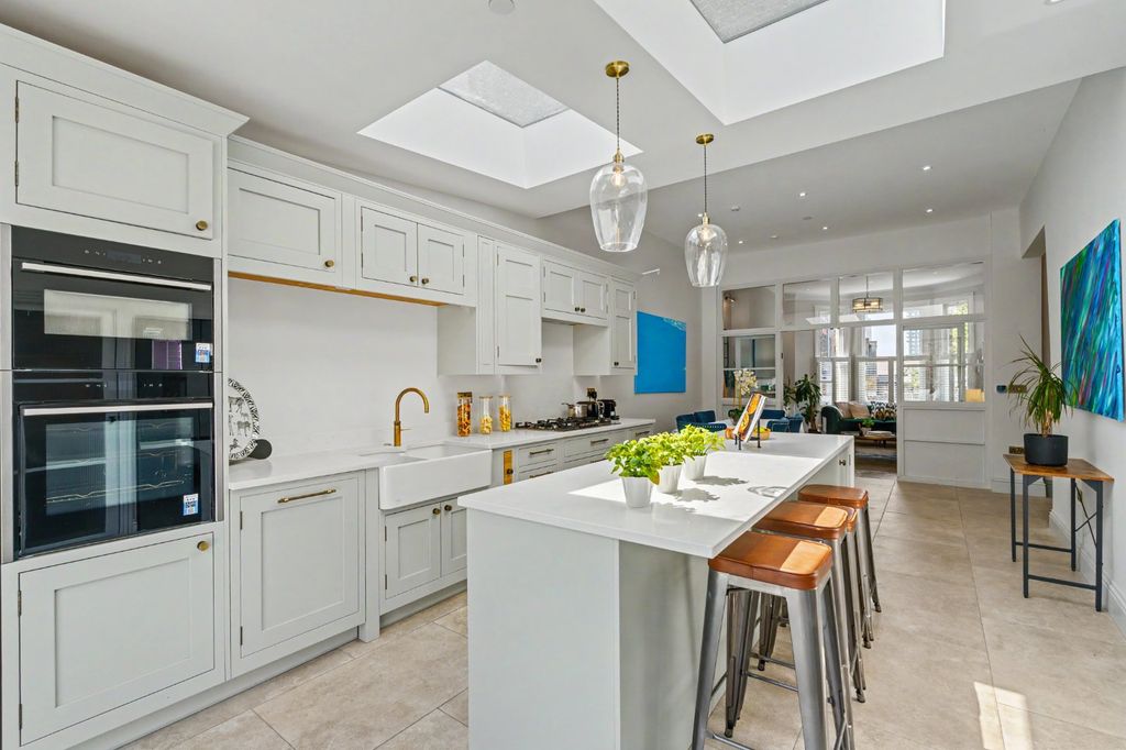 Property photo 3 of 15 Kitchen