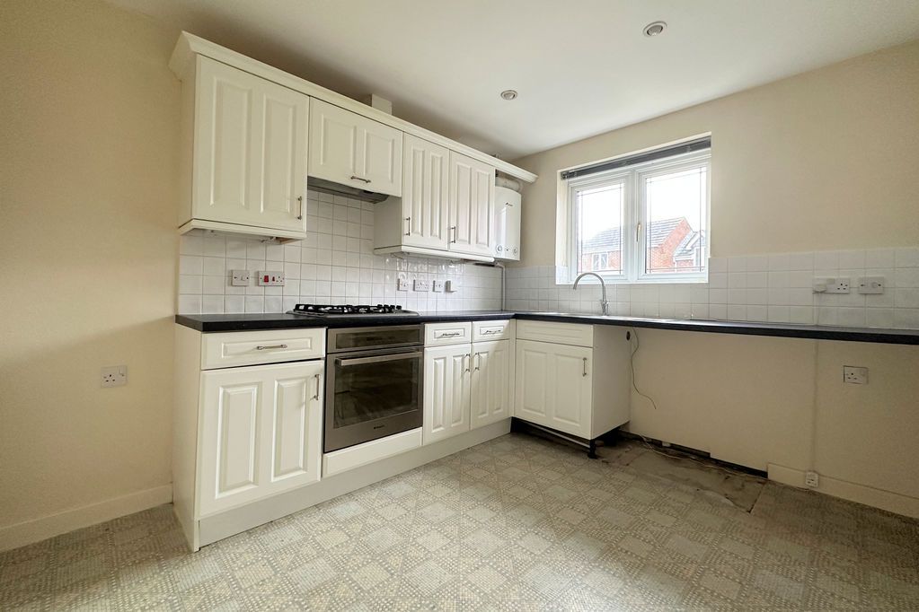 Property photo 3 of 16 Kitchen